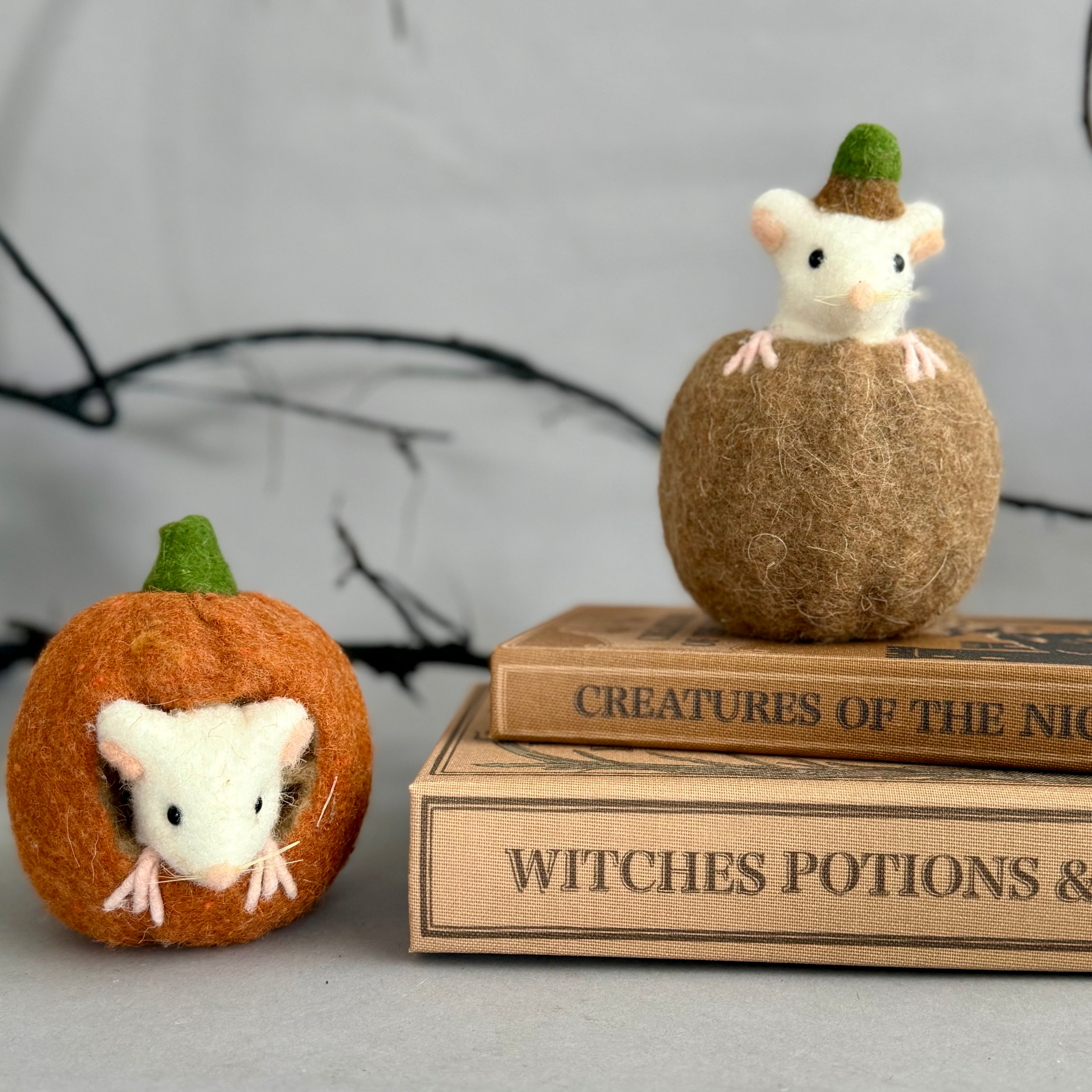 Handmade Wool Felt Pumpkin with Mouse