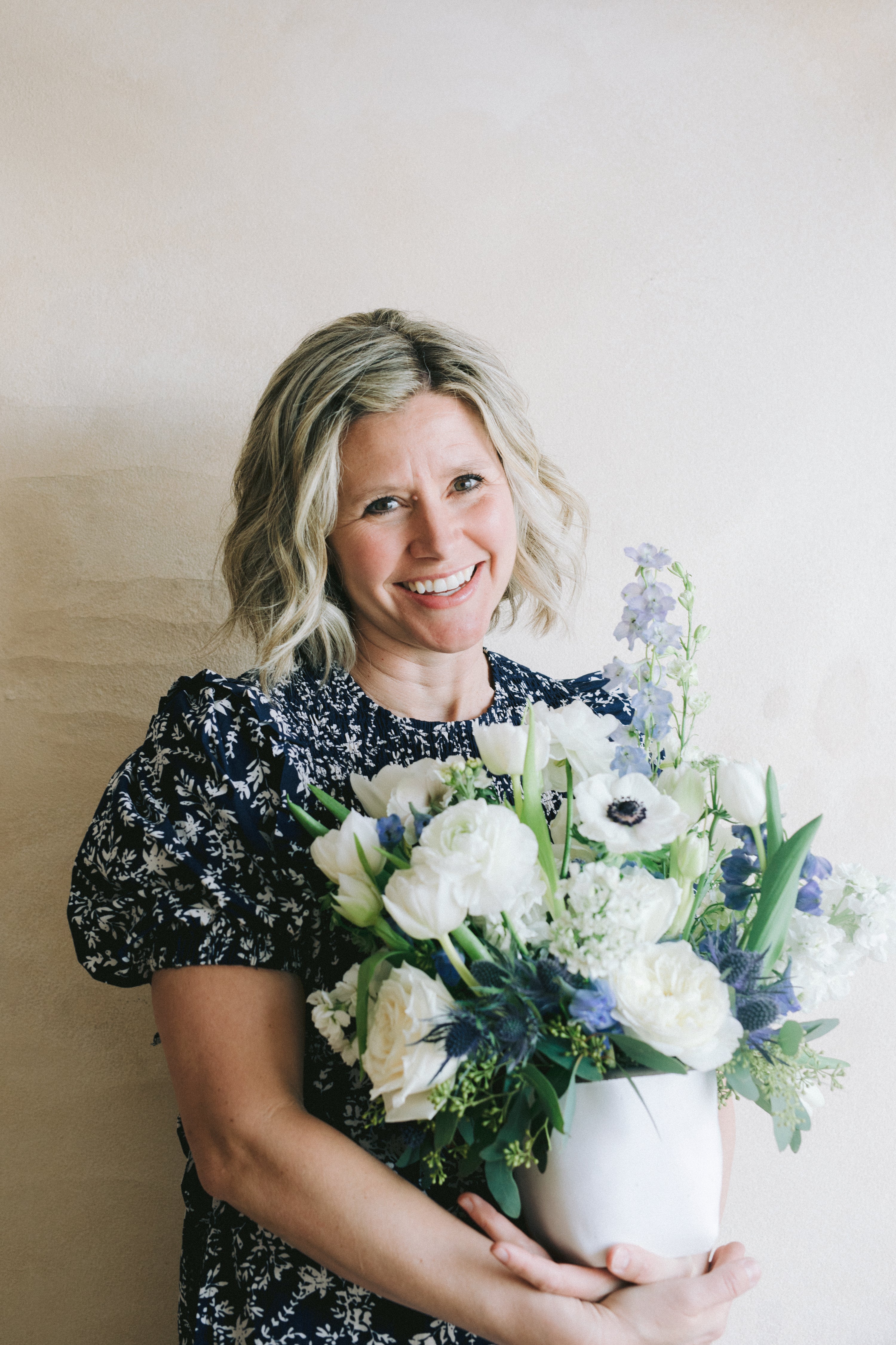 Blue and white floral vase arangement