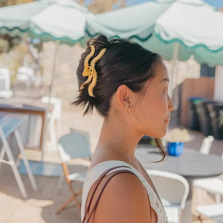 Original Wavy Hold Everything Claw