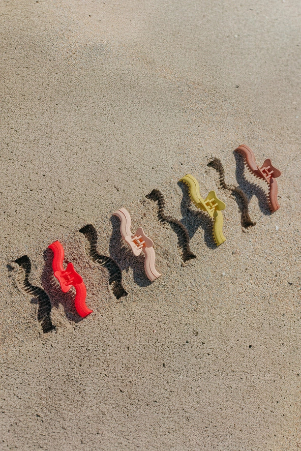 Wavy Midi Hold Everything Claw