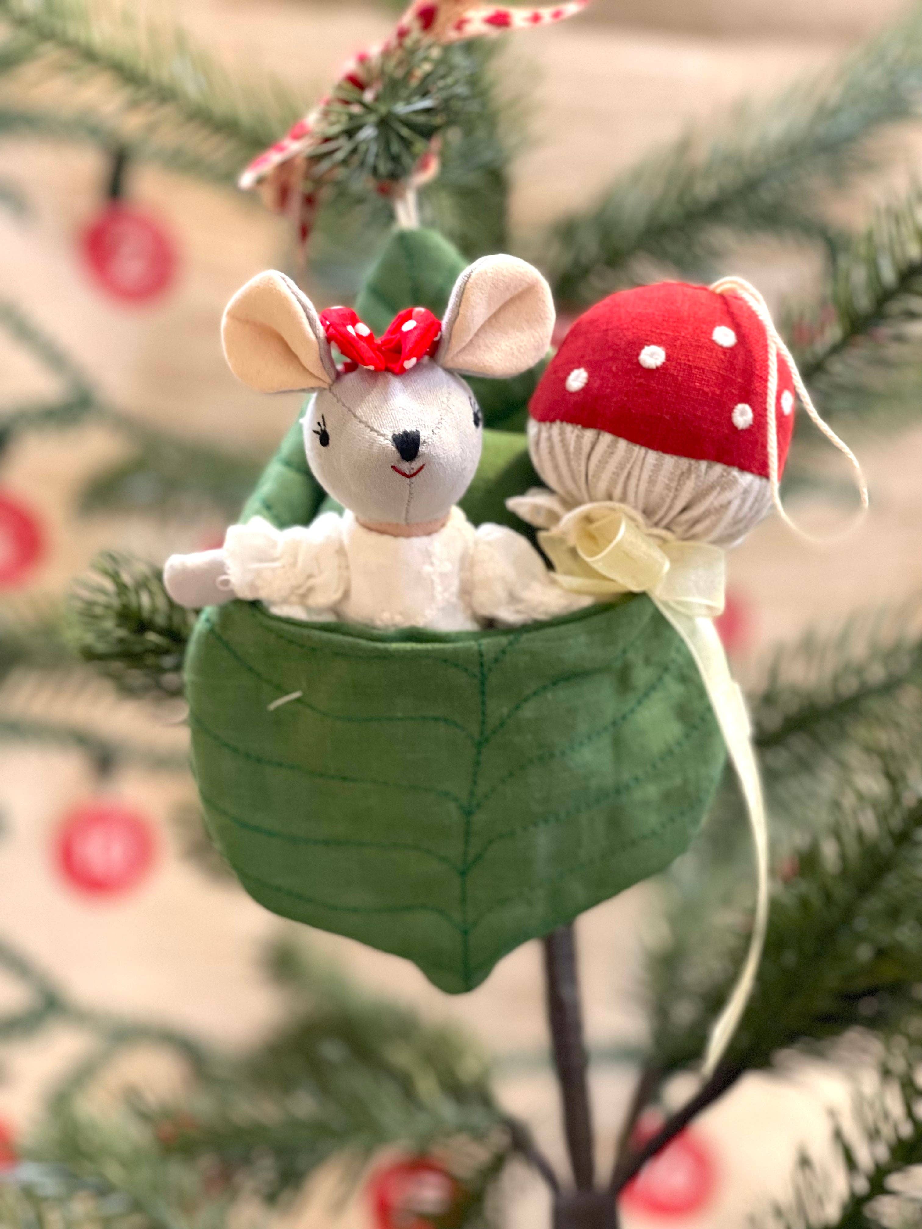 Levlovs Mouse and the Mushroom Wonder Forest Red Set