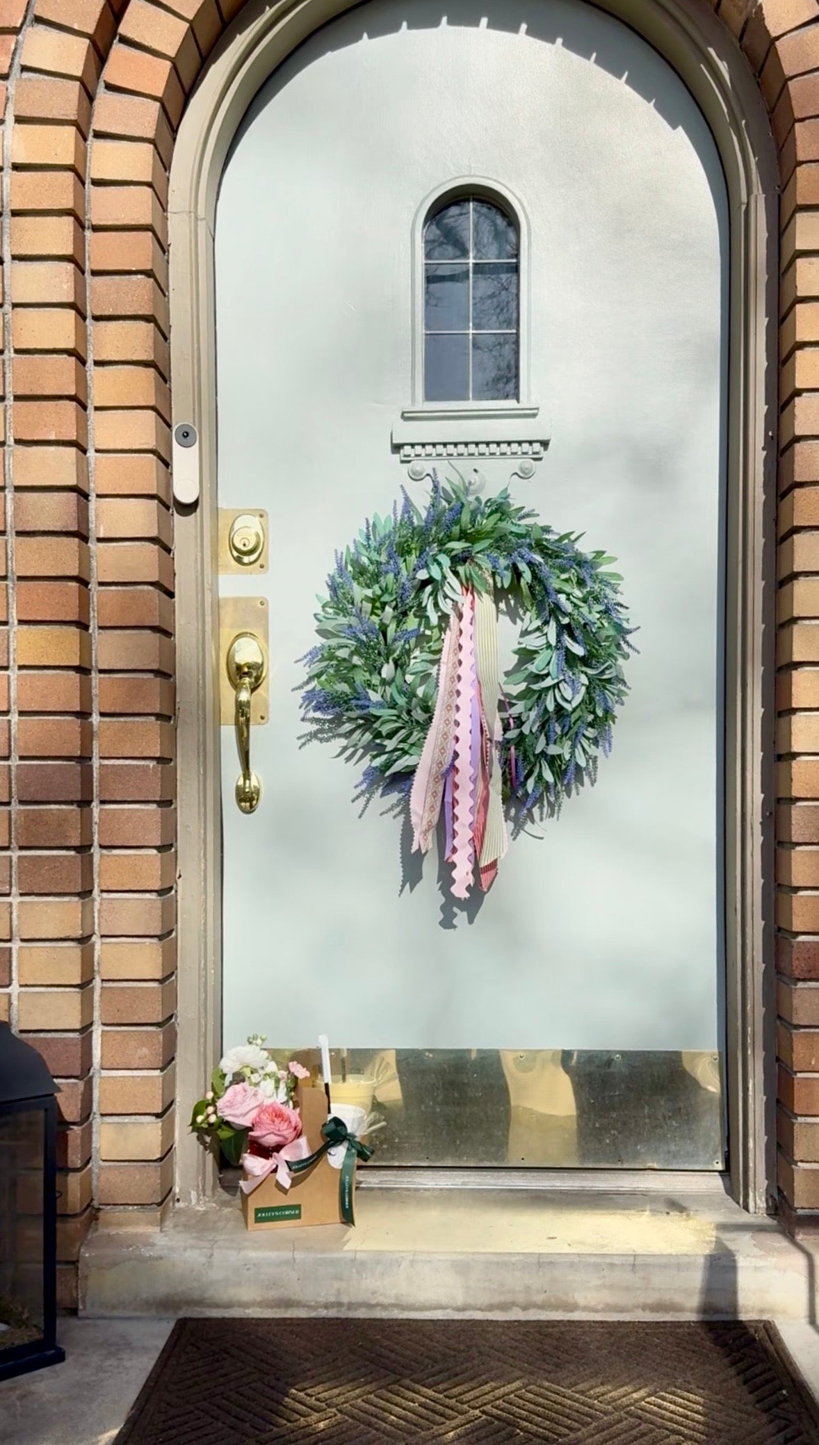 Flowers on Tap :: Petite Bouquet and 320z Soda Bundle