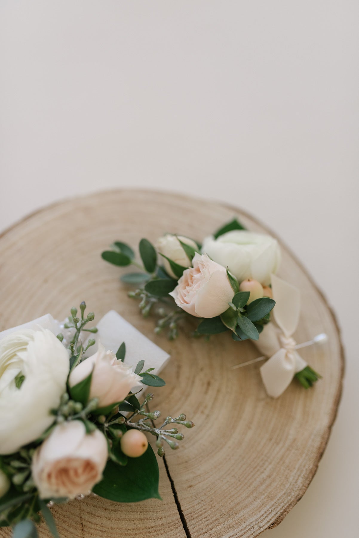 White and cream boutonnieres