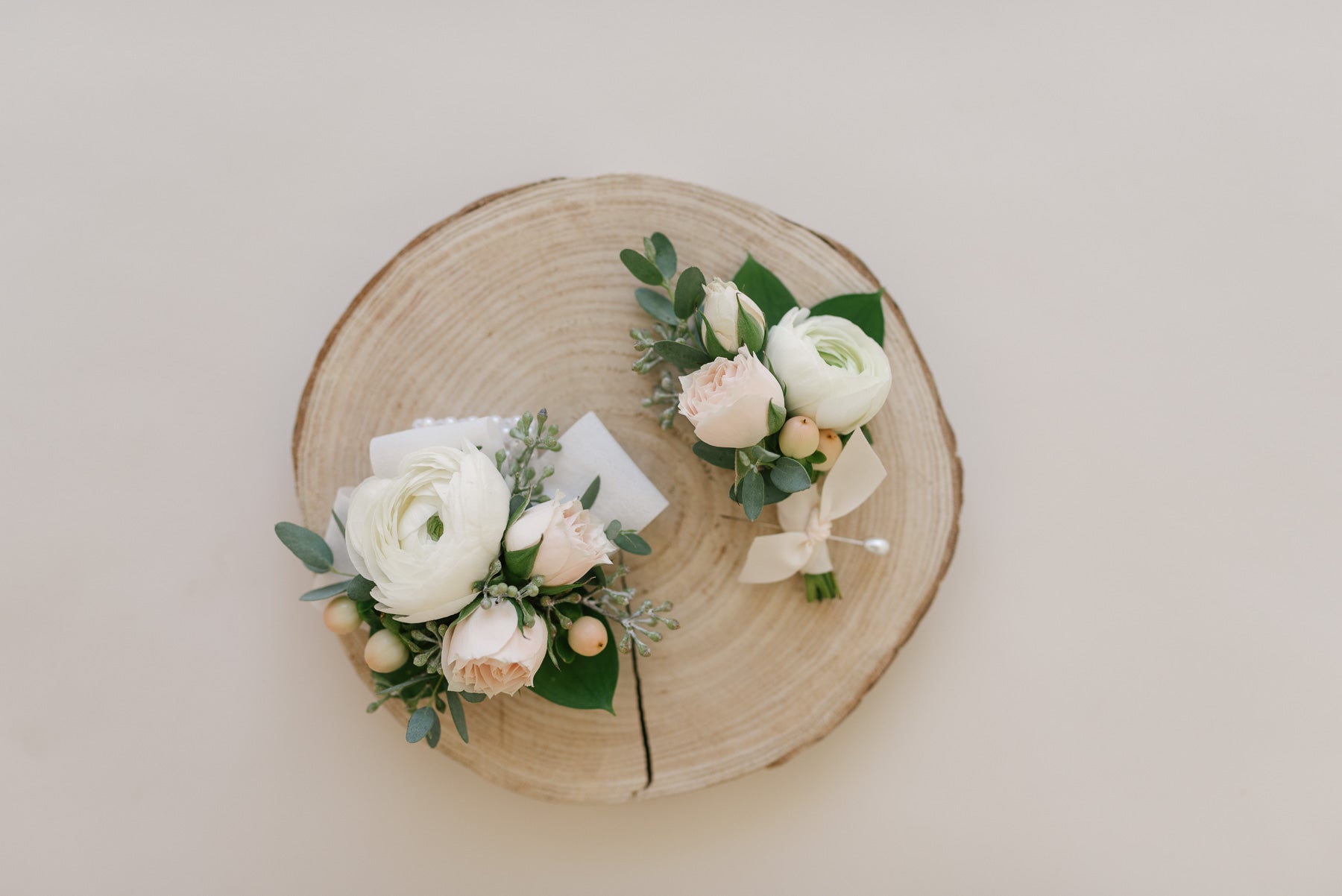White and cream boutonnieres